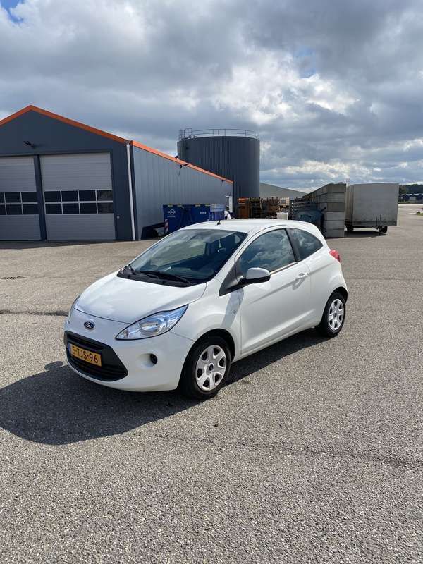 Wit Gebruikt 2014 Ford Ka Style Hatchback | € 4.999 (Eerlijke prijs) - Afbeelding 1/4