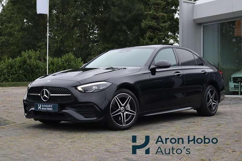Zwart Gebruikt 2023 Mercedes C300e AMG line Sedan | € 43.950 (Goede deal) - Afbeelding 1/4