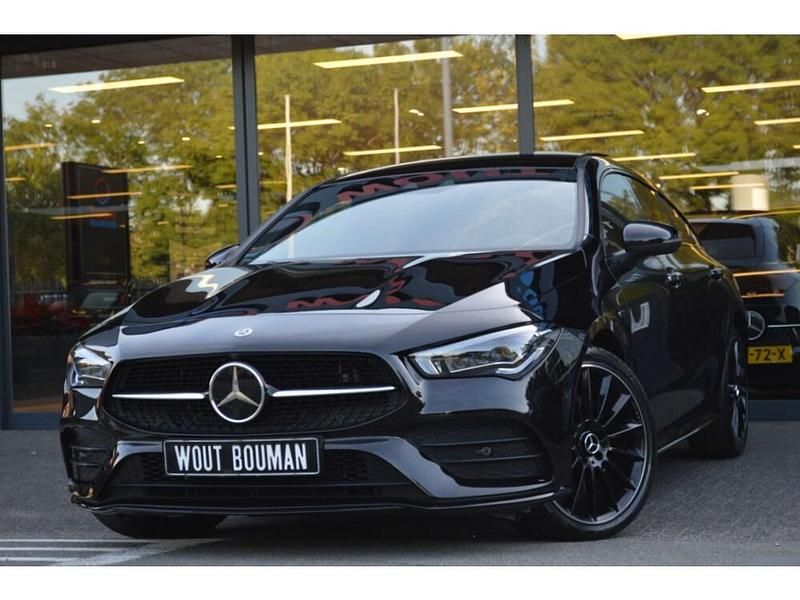 Zwart Gebruikt 2021 Mercedes CLA250 Business Sedan | € 32.900 (Iets duurder) - Afbeelding 1/4