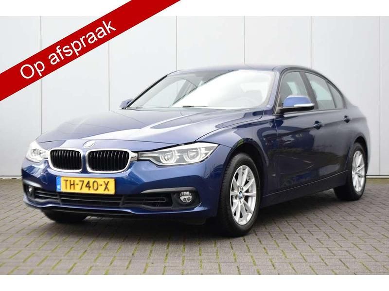 Blauw Gebruikt 2018 BMW 318 Executive Sedan | € 14.999 (Eerlijke prijs) - Afbeelding 1/4