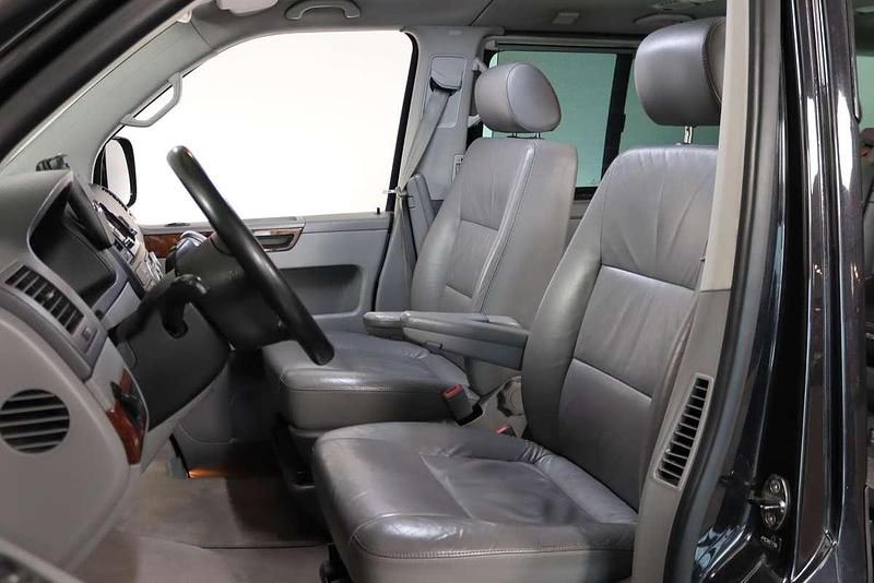 Occasion VW Multivan Highline 231 PK (169 kW) 2004 Zwart Van