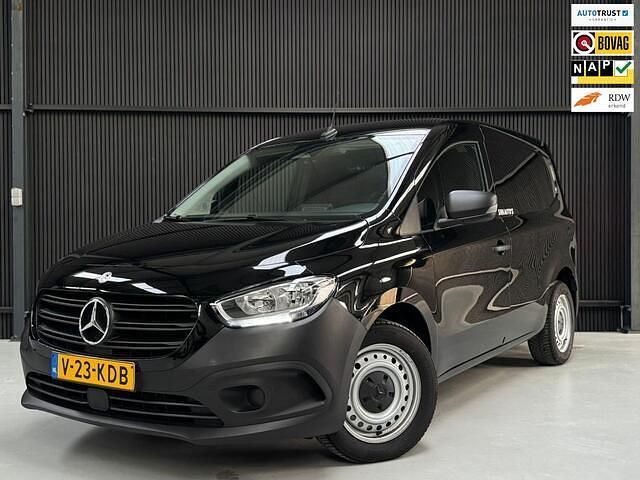 Zwart Gebruikt 2024 Mercedes Citan 110 Van | € 21.950 (Eerlijke prijs) - Afbeelding 1/4