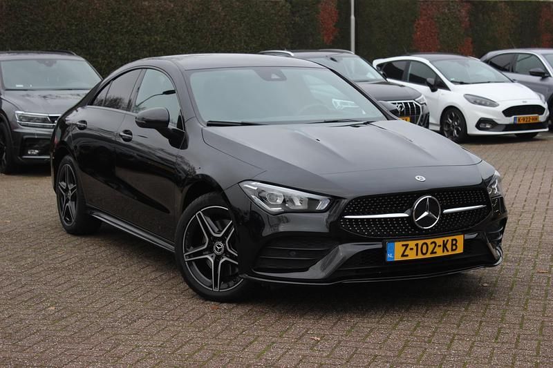 Zwart Gebruikt 2021 Mercedes CLA250e Business Sedan | € 32.999 (Eerlijke prijs) - Afbeelding 1/4