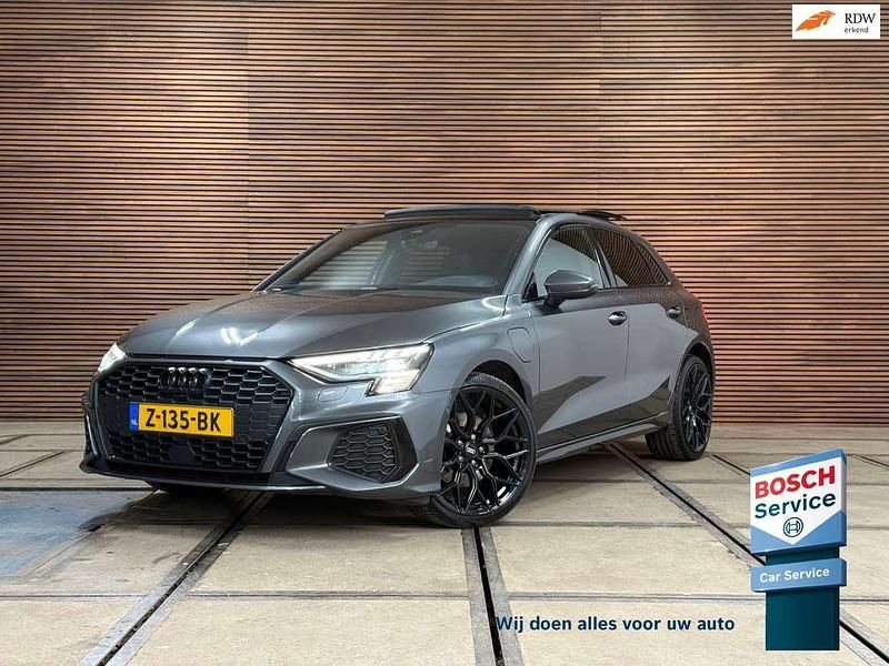 Occasion Audi A3 Sportback e-tron Competition 204 PK (150 kW) 2021 Grijs (metallic) Hatchback