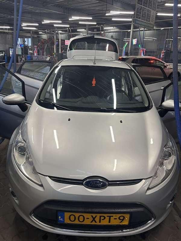 Grijs Gebruikt 2012 Ford Fiesta Hatchback | € 3.200 (Eerlijke prijs) - Afbeelding 1/4
