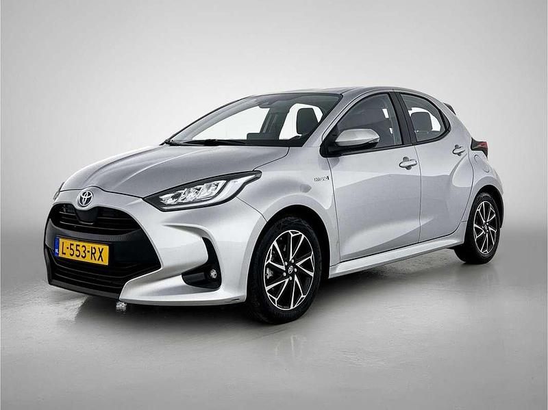 Grijs Gebruikt 2021 Toyota Yaris Hybrid Hatchback | € 20.900 (Eerlijke prijs) - Afbeelding 1/4