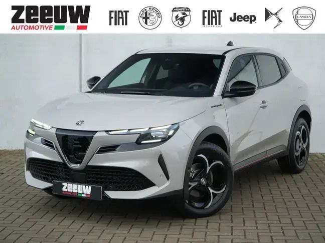 Grijs Nieuw 2025 Alfa Romeo Junior Edizione Speciale SUV | € 38.900 (Eerlijke prijs) - Afbeelding 1/4