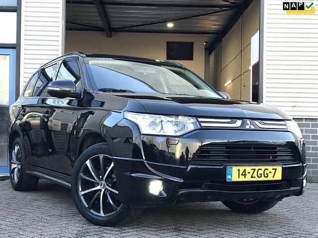 Zwart Occasion 2012 Mitsubishi Outlander Instyle SUV | € 9.950 (Eerlijke prijs) - Afbeelding 1/4