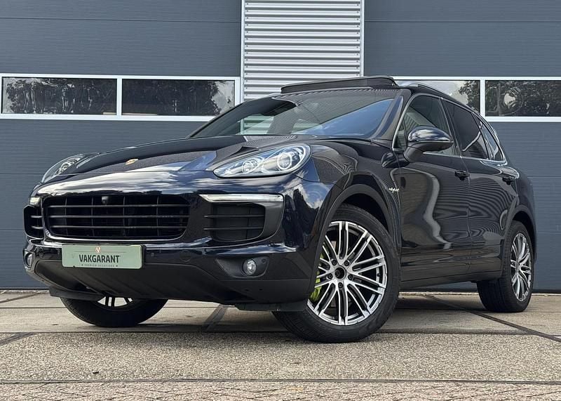 , metallic lak Gebruikt 2016 Porsche Cayenne Platinum Edition SUV | € 36.950 (Eerlijke prijs) - Afbeelding 1/4