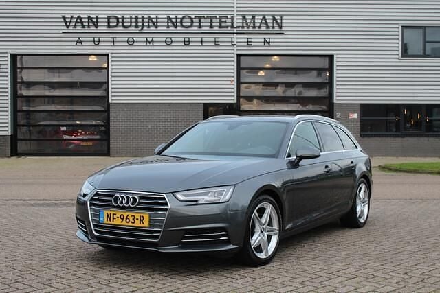 Grijs Occasion 2017 Audi A4 Sport Stationwagen | € 19.950 (Iets duurder) - Afbeelding 1/4