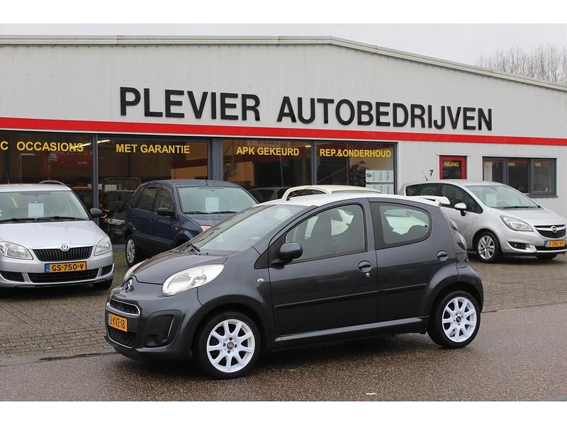 Grijs (metallic) Occasion 2013 Citroën C1 First Hatchback | € 3.250 (Eerlijke prijs) - Afbeelding 1/4