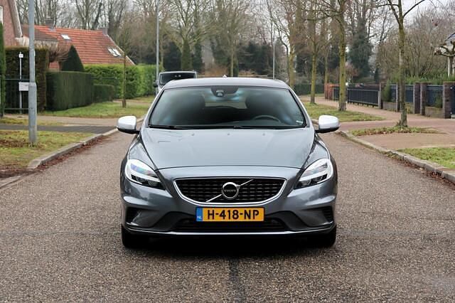Occasion Volvo V40 153 PK (112 kW) 2020 Grijs Hatchback