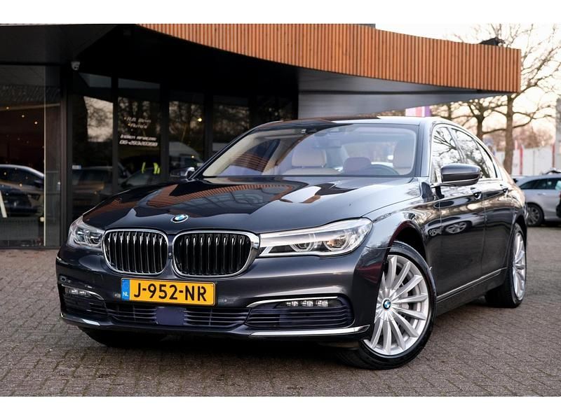 Grijs Gebruikt 2015 BMW 740 Executive Sedan | € 28.900 (Super prijs) - Afbeelding 1/4