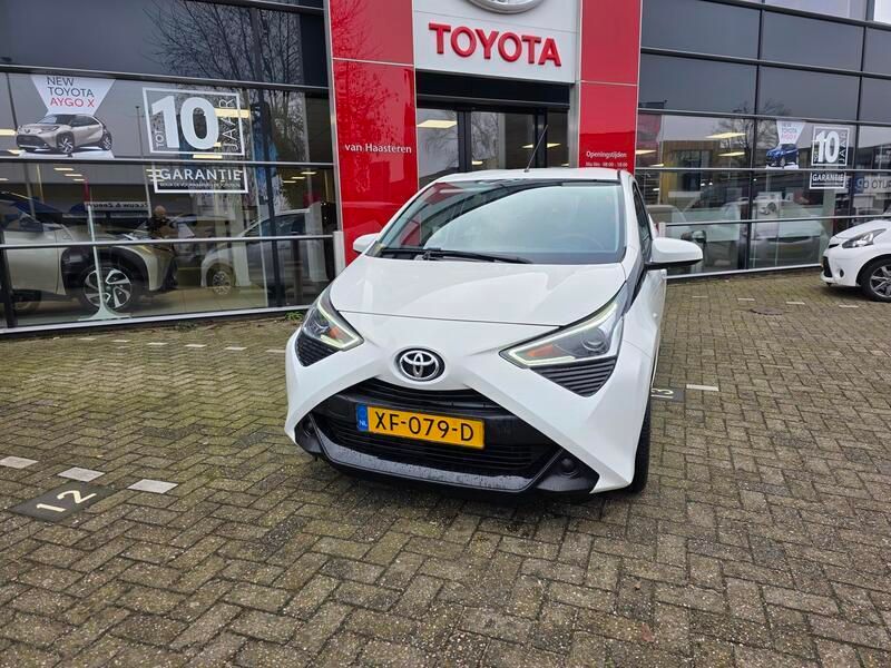 Wit Gebruikt 2018 Toyota Aygo X-play Hatchback | € 10.549 (Eerlijke prijs) - Afbeelding 1/4