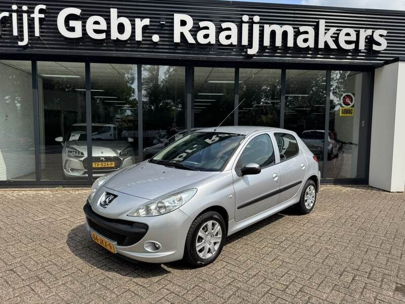Grijs Gebruikt 2009 Peugeot 206+ Hatchback | € 2.950 (Eerlijke prijs) - Afbeelding 1/4