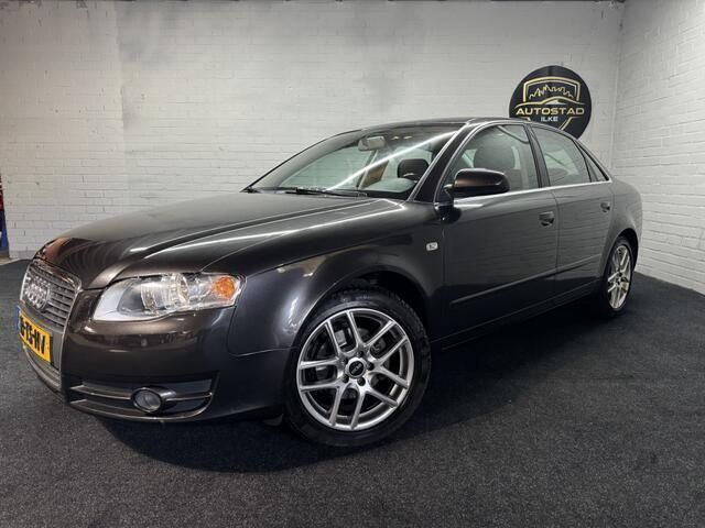 Grijs Gebruikt 2007 Audi A4 Sedan | € 3.995 (Eerlijke prijs) - Afbeelding 1/4
