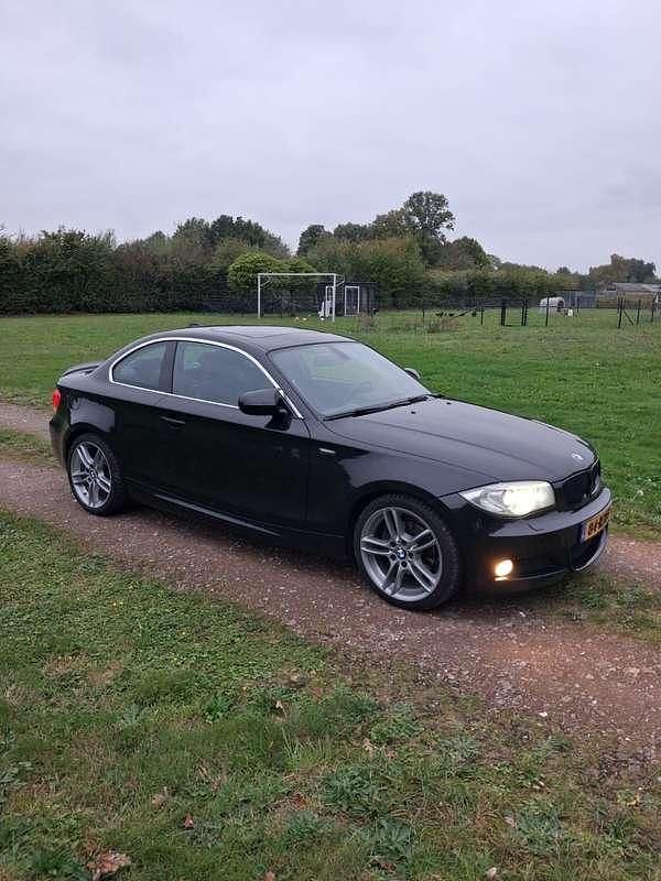 Zwart Gebruikt 2011 BMW 120 Coupé Coupé | € 12.500 - Afbeelding 1/4