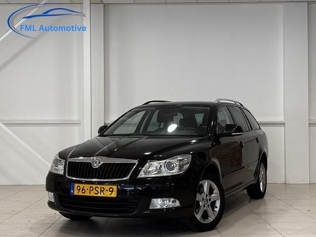 Zwart Gebruikt 2011 Skoda Octavia Business Line Stationwagen | € 4.440 (Eerlijke prijs) - Afbeelding 1/4