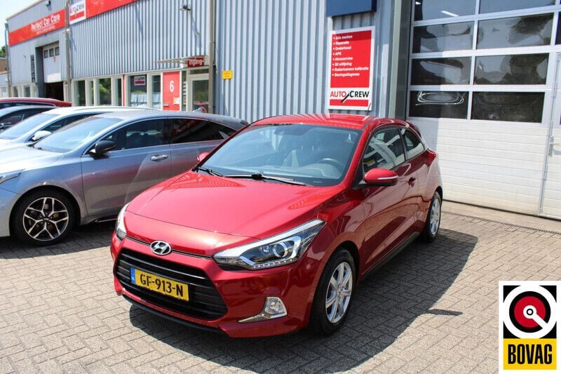 Rood Gebruikt 2017 Hyundai i20 Comfort Coupé | € 10.400 (Eerlijke prijs) - Afbeelding 1/4