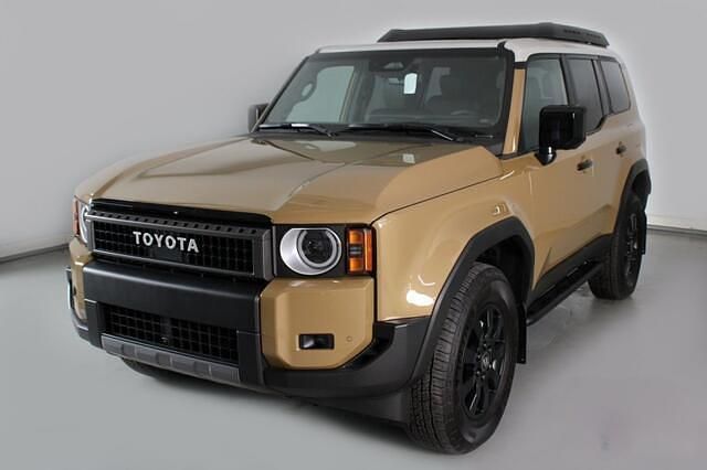 Wit, andere lak Gebruikt 2024 Toyota Land Cruiser Premium SUV | € 96.259 - Afbeelding 1/4