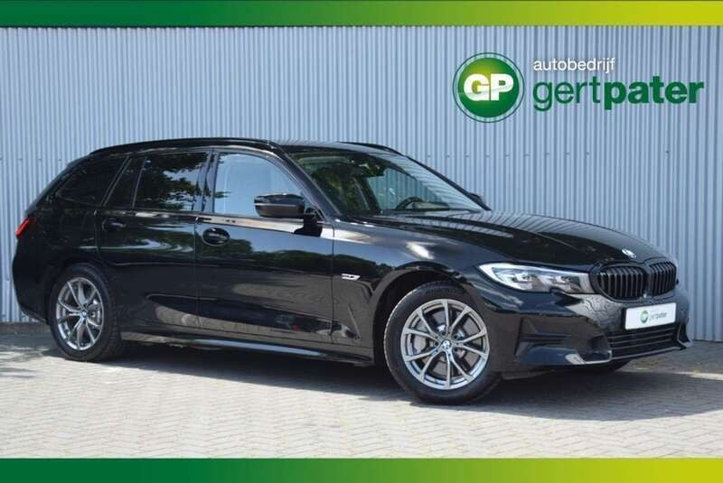Zwart Gebruikt 2022 BMW 330e Shadowline Stationwagen | € 31.900 (Super prijs) - Afbeelding 1/4