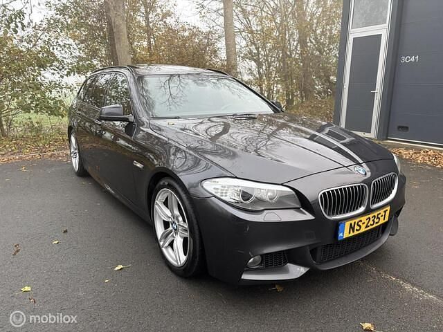 Grijs Gebruikt 2013 BMW 520 Executive Stationwagen | € 9.250 (Goede deal) - Afbeelding 1/4