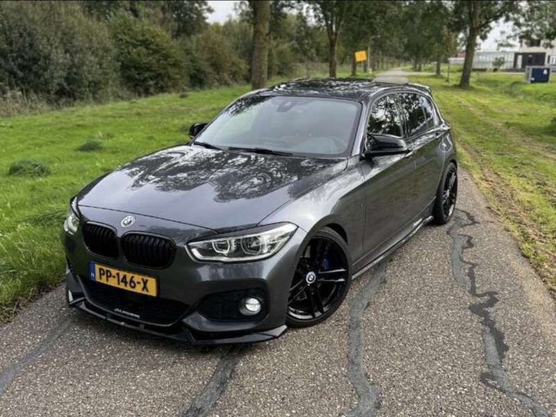 Grijs Gebruikt 2017 BMW 120 Hatchback | € 23.500 - Afbeelding 1/4