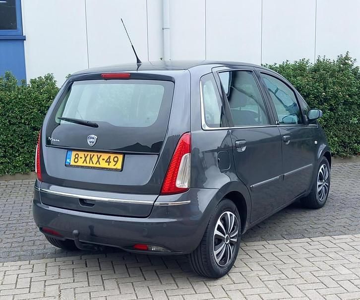 Occasion Lancia Musa 95 PK (69 kW) 2008 Grijs MPV