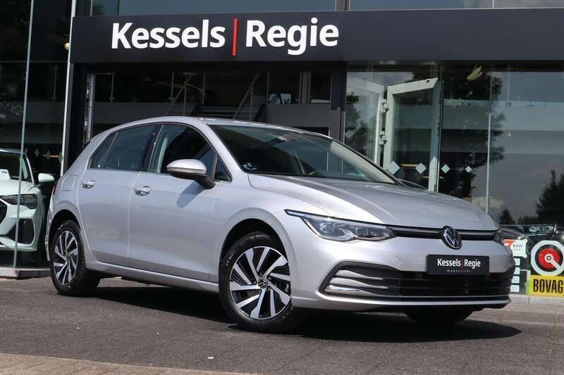 Grijs Gebruikt 2021 VW Golf VIII Style Hatchback | € 24.950 (Goede deal) - Afbeelding 1/4