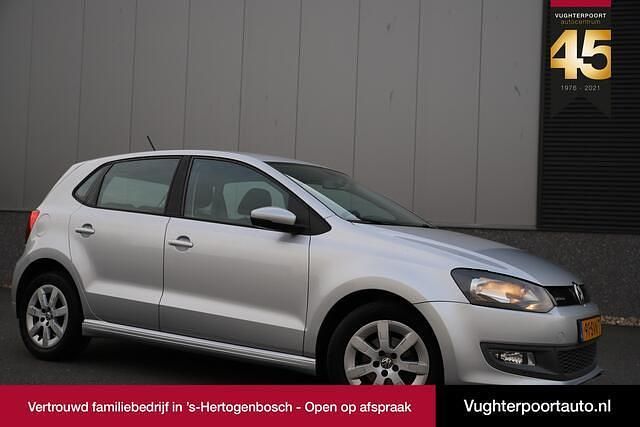 Zilver Gebruikt 2011 VW Polo Comfortline Hatchback | € 2.950 (Super prijs) - Afbeelding 1/4