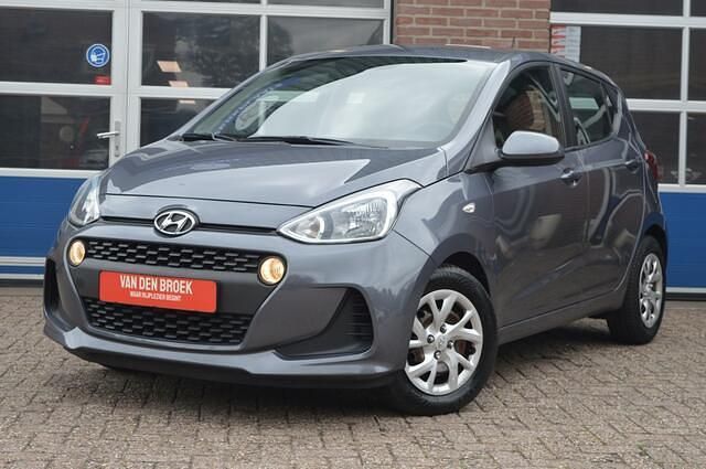 Grijs Gebruikt 2018 Hyundai i10 Comfort Hatchback | € 8.450 (Eerlijke prijs) - Afbeelding 1/4
