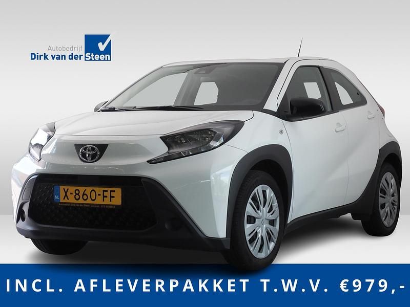 Wit Gebruikt 2023 Toyota Aygo Play Hatchback | € 15.850 (Goede deal) - Afbeelding 1/4