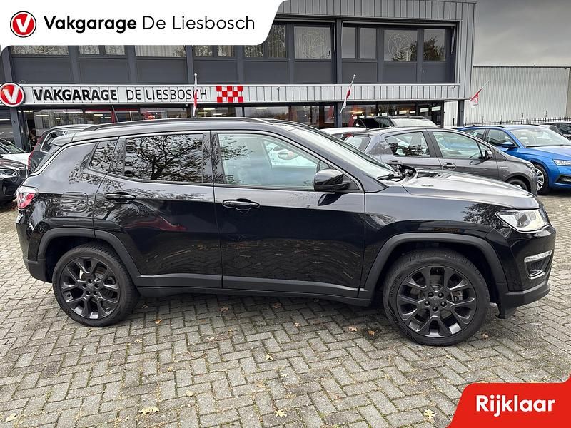 Occasion Jeep Compass 180 PK (132 kW) 2020 Zwart (metallic) SUV