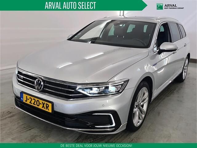 Grijs Gebruikt 2020 VW Passat Business Stationwagen | € 27.450 (Iets duurder) - Afbeelding 1/3