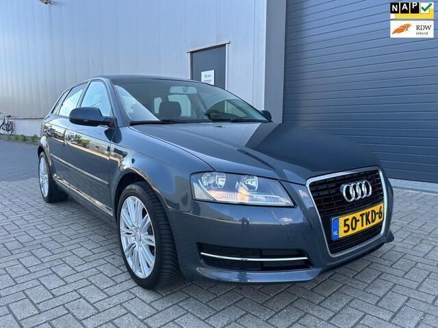 Grijs Gebruikt 2012 Audi A3 Sportback Attraction Hatchback | € 5.999 (Goede deal) - Afbeelding 1/4