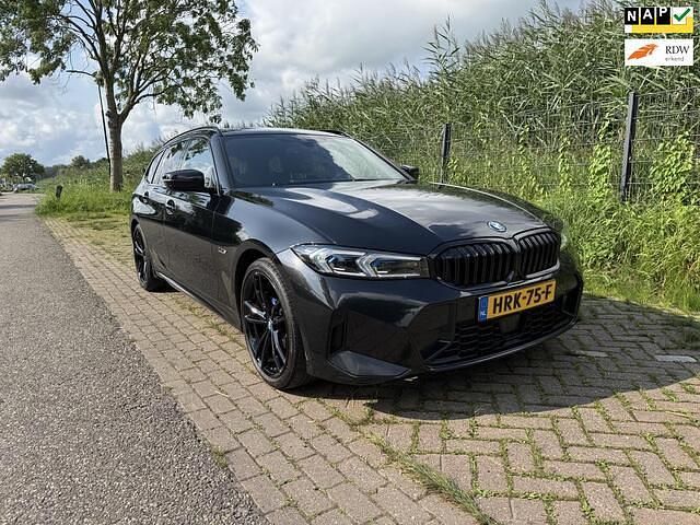 Zwart Gebruikt 2022 BMW 330 M Sport Stationwagen | € 37.475 (Iets duurder) - Afbeelding 1/4