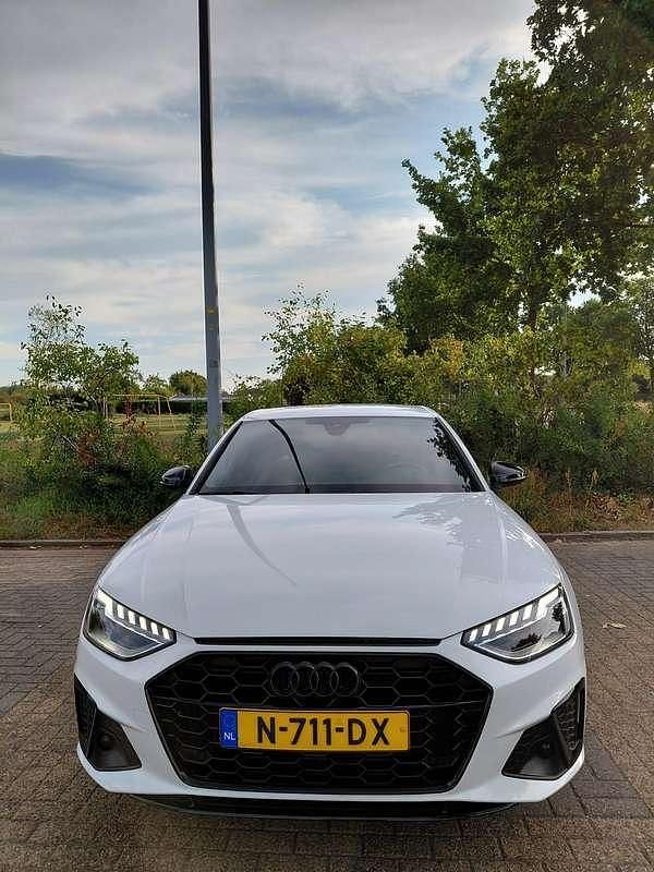 Wit Gebruikt 2021 Audi A4 Sedan | € 34.500 (Iets duurder) - Afbeelding 1/4