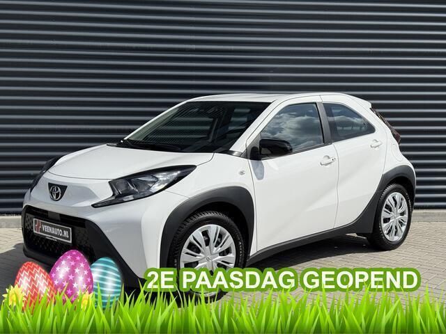 Wit Gebruikt 2023 Toyota Aygo Play Hatchback | € 15.945 (Goede deal) - Afbeelding 1/4