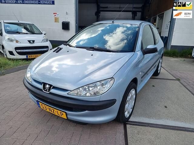 Grijs Gebruikt 2004 Peugeot 206 Hatchback | € 1.450 (Eerlijke prijs) - Afbeelding 1/4