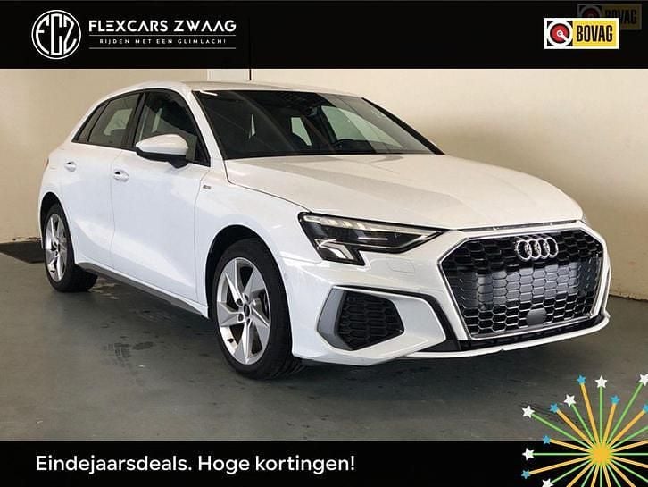 Wit Gebruikt 2024 Audi A3 Advanced Hatchback | € 32.990 (Eerlijke prijs) - Afbeelding 1/4