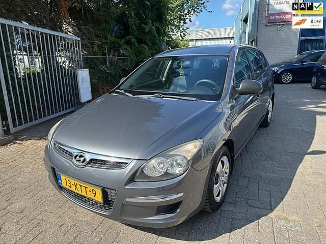 Grijs (metallic) Gebruikt 2010 Hyundai i30 Active Stationwagen | € 750 (Super prijs) - Afbeelding 1/4