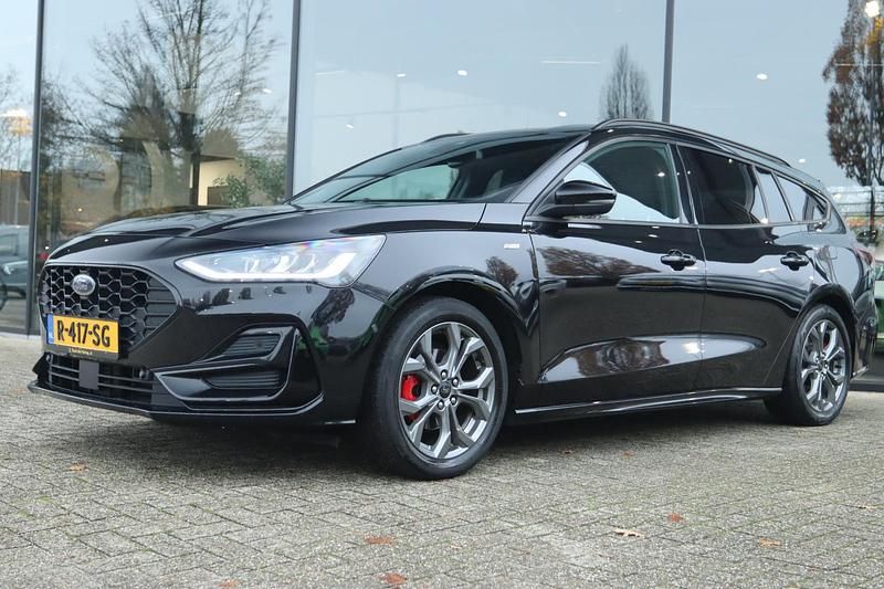 Zwart Gebruikt 2022 Ford Focus ST-Line Stationwagen | € 16.900 (Eerlijke prijs) - Afbeelding 1/4
