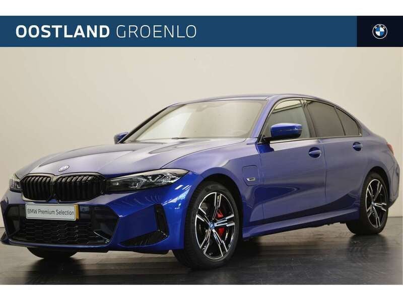 Blauw, metallic lak Gebruikt 2024 BMW 320 Executive Sedan | € 47.950 (Duur) - Afbeelding 1/4