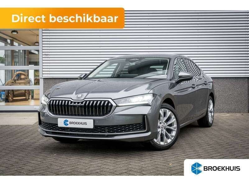 Grijs Nieuw 2024 Skoda Superb First Edition Hatchback | € 39.950 (Super prijs) - Afbeelding 1/4