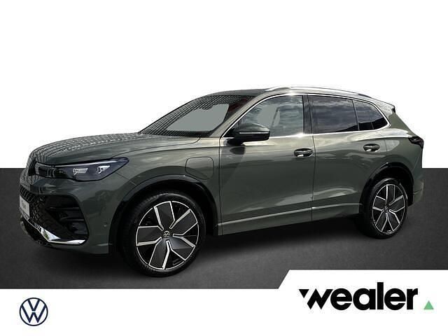 Groen Nieuw 2025 VW Tiguan R-line Edition SUV | € 58.033 (Iets duurder) - Afbeelding 1/4