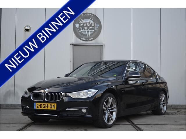 Zwart Gebruikt 2013 BMW 320 Efficient Dynamics Sedan | € 9.950 (Eerlijke prijs) - Afbeelding 1/4