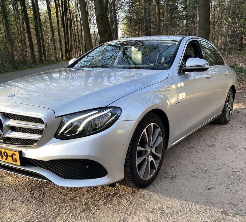 Grijs Gebruikt 2016 Mercedes E350 Sedan | € 25.000 (Eerlijke prijs) - Afbeelding 1/4