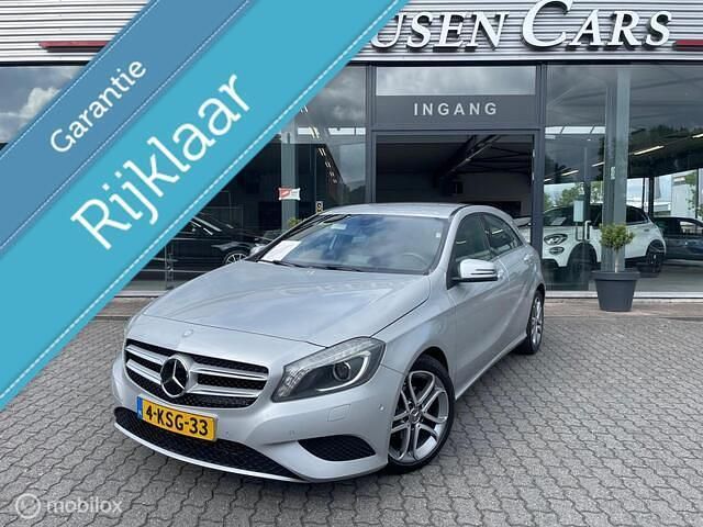 Grijs, metallic lak Gebruikt 2013 Mercedes A180 Ambition Hatchback | € 12.950 (Eerlijke prijs) - Afbeelding 1/4