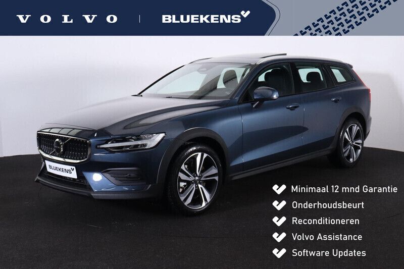 Blauw Gebruikt 2024 Volvo V60 CC Plus Stationwagen | € 52.900 (Super prijs) - Afbeelding 1/4