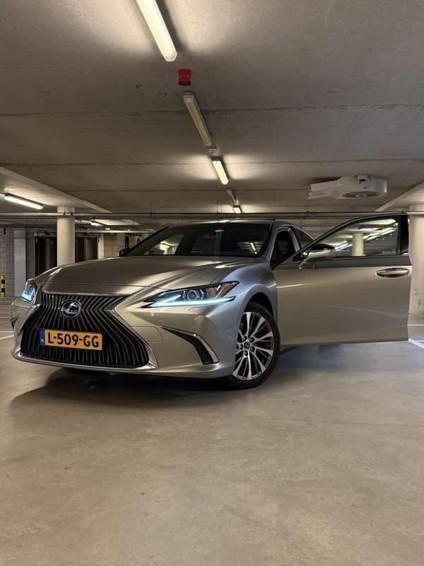 Gebruikt 2021 Lexus ES300 Business Edition Sedan | € 39.000 (Duur) - Afbeelding 1/4